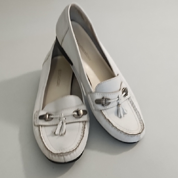 White Soft Leather Loafers with Tassels and Pewter Metal Ornament Rubber Soles - Picture 16 of 16